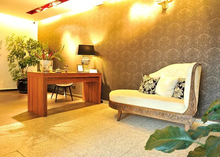 Chambers'N Charm Boutique